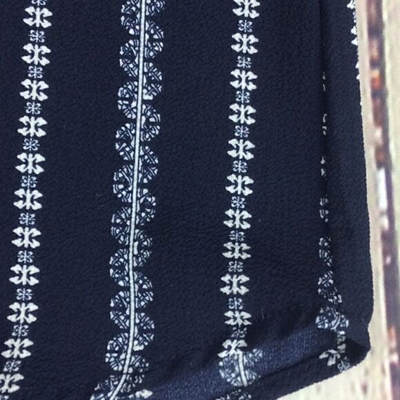 Sweet Wanderer crepe 3/4 sleeve draped pleated tunic size large navy pinstripe - Picture 8 of 11